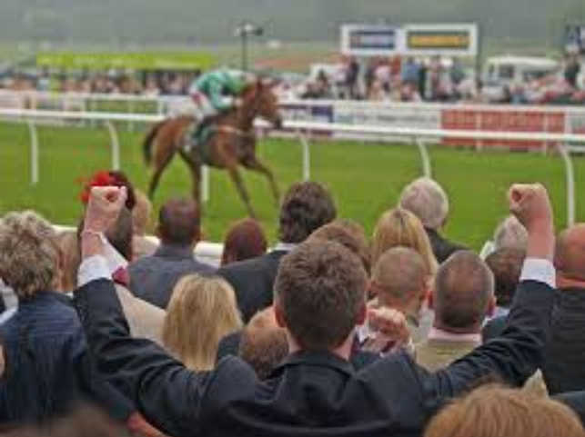 Photo of people enjoying Australian Horse Racing.